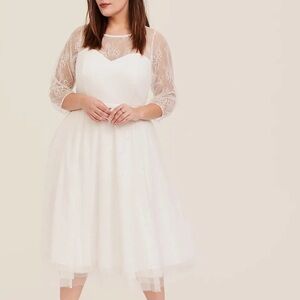 NWT Torrid Ivory Lace Wedding Dress with Pearls - Size 20
